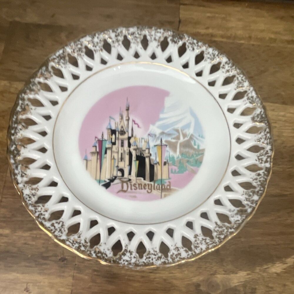 Disneyland Castle Collector Plate 1978 Disney Franchise Souvenir